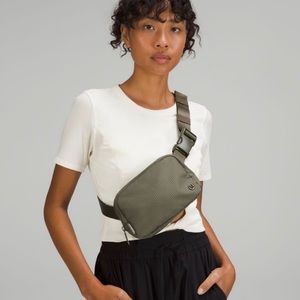 ❌SOLD❌ NWT Lululemon Everywhere Belt Bag EBB Carob Brown Black Pattern